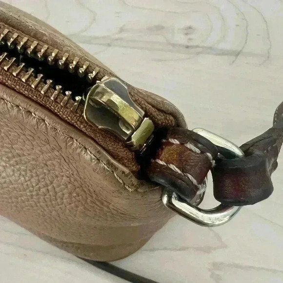 Dooney & Bourke Brown Pebbled Leather Suki Crossbody Purse - Picture 6 of 13